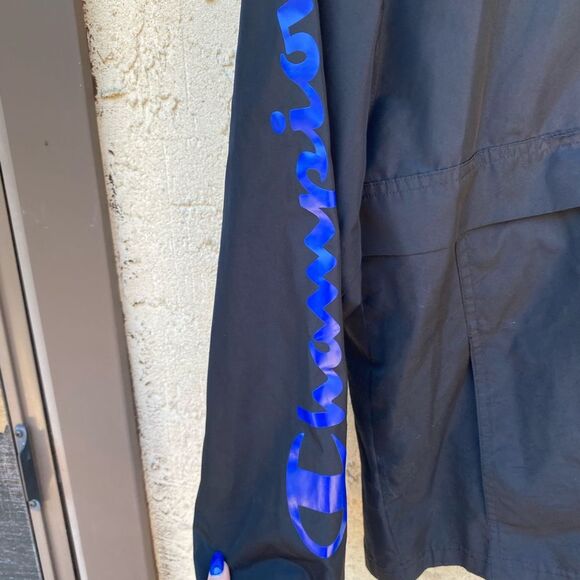 Champion Size Small Men’s Blue and Black Lightweight rain jacket hooded - Picture 3 of 8